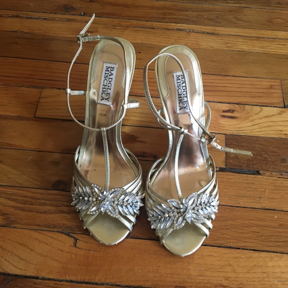 Badgley Mishka Gold T Strap wedge Sandals size 8